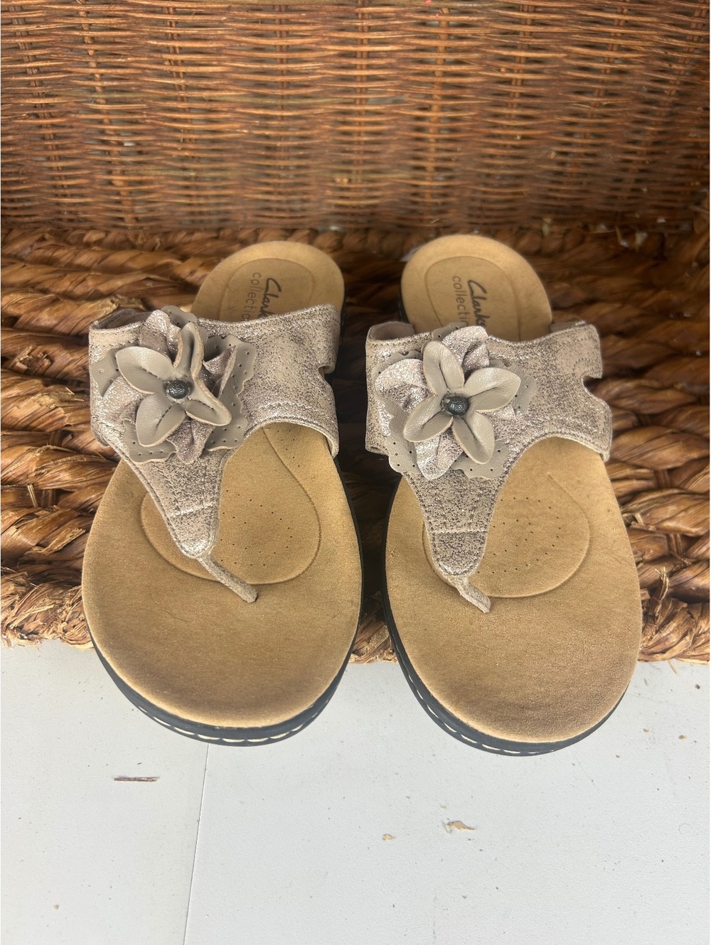Clarks gray floral thong sandals